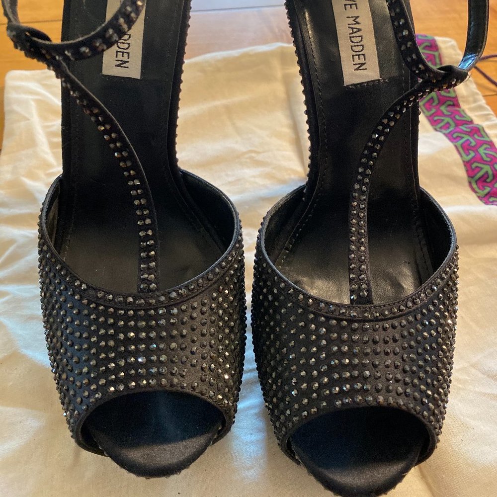 Steve Madden Platform T strap studded pumps